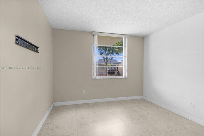 Building Photo - 8303 SW 142nd Ave