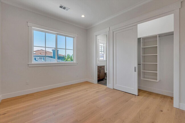 Building Photo - Newer High-Tech Home | Top Schools | Great...