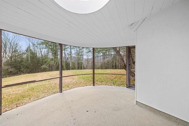 Building Photo - 195 Pinnacle Ridge Rd