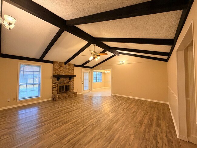 Building Photo - 9103 Dogwood Trail