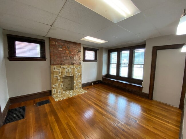 Building Photo - 235 E 16th Ave