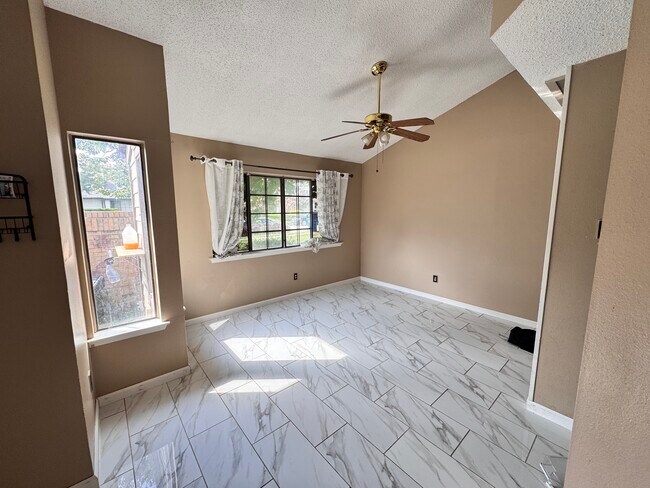 Building Photo - 545 Prairie Dell St