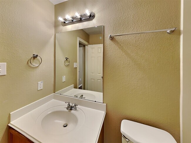 Building Photo - 719 Chase View Dr
