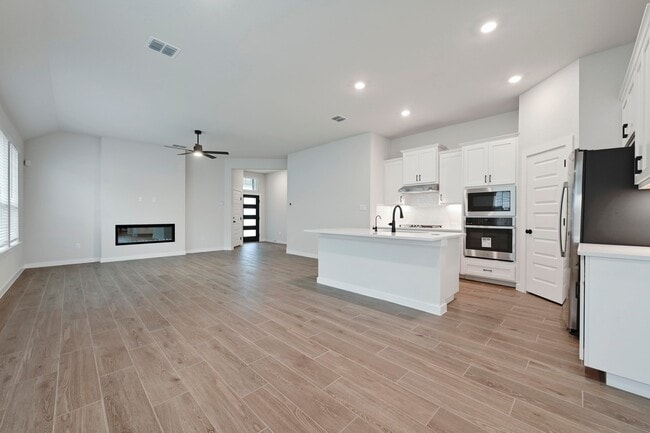 Building Photo - 201 Arches Dr