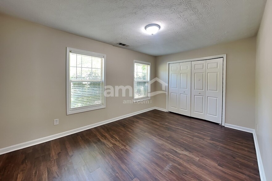 Building Photo - 4422 Keenly Valley Dr NE