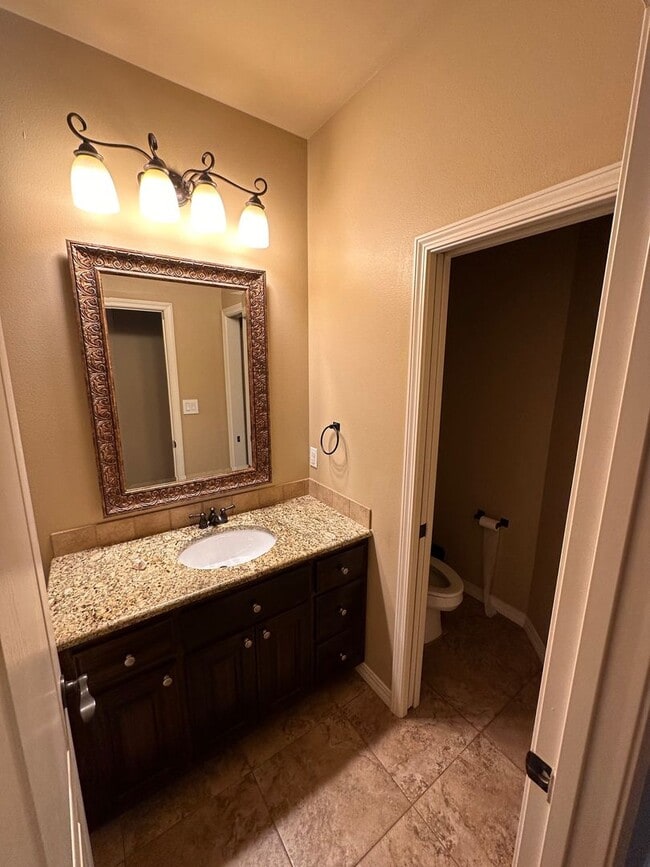 Building Photo - 1010 S Vancouver Ave