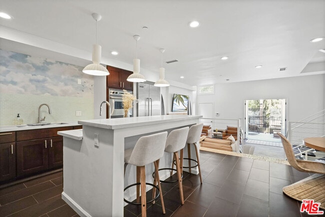 Building Photo - 9842 Portola Dr