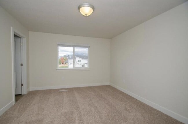 Building Photo - 1106 W 600 S