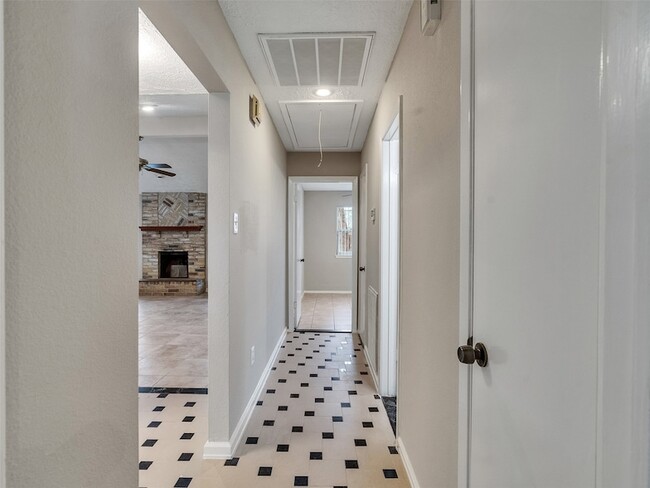 Building Photo - 10314 Staghill Dr