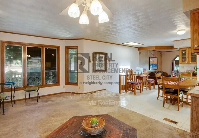 Building Photo - 2541 Taylor Ln