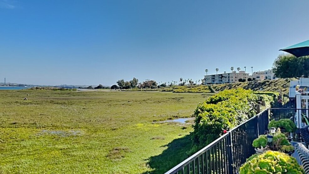 Building Photo - 3999 Crown Point Dr