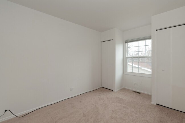 Building Photo - 1310 Kingsbury Dr