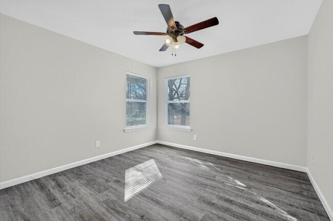 Building Photo - 2211 N Shannon St