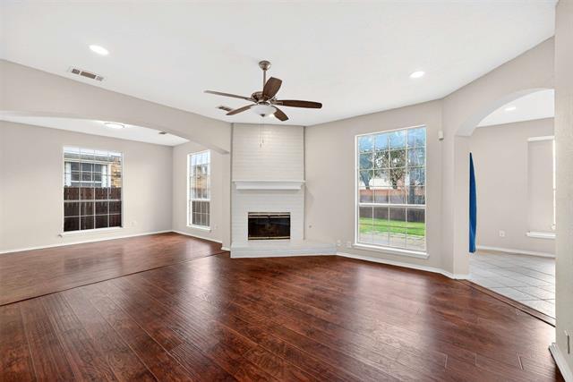 Building Photo - 2124 Newport Dr