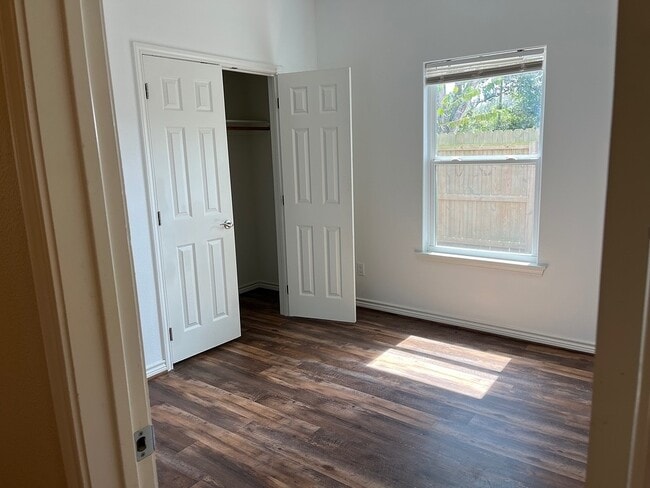 Building Photo - 1841 Caroline Ln