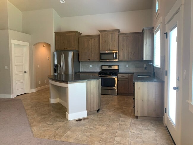 Building Photo - Move-In Special! $100 off first month's rent! Beautiful 3 bed 2 bath home in the Eaglefield Villa...