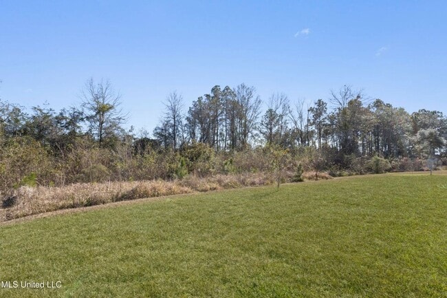 Building Photo - 3 Bed / 2 Bath Home – Modern Finishes & Convenient Location