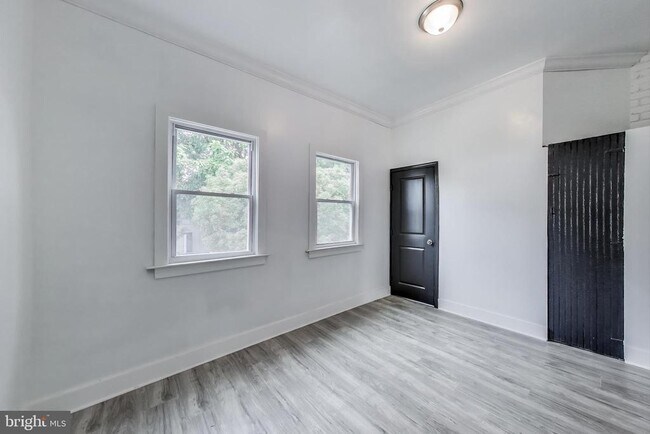 Building Photo - 3918 10th St NE