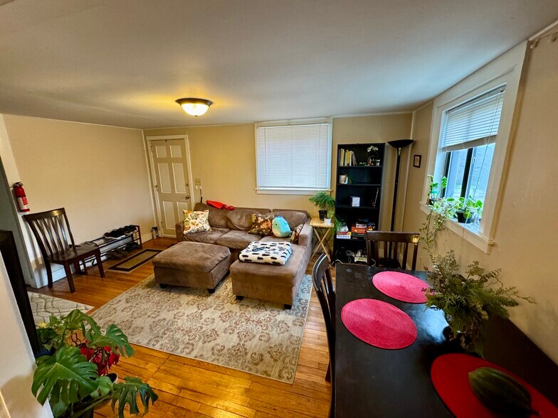 Building Photo - 138 Honness Ln