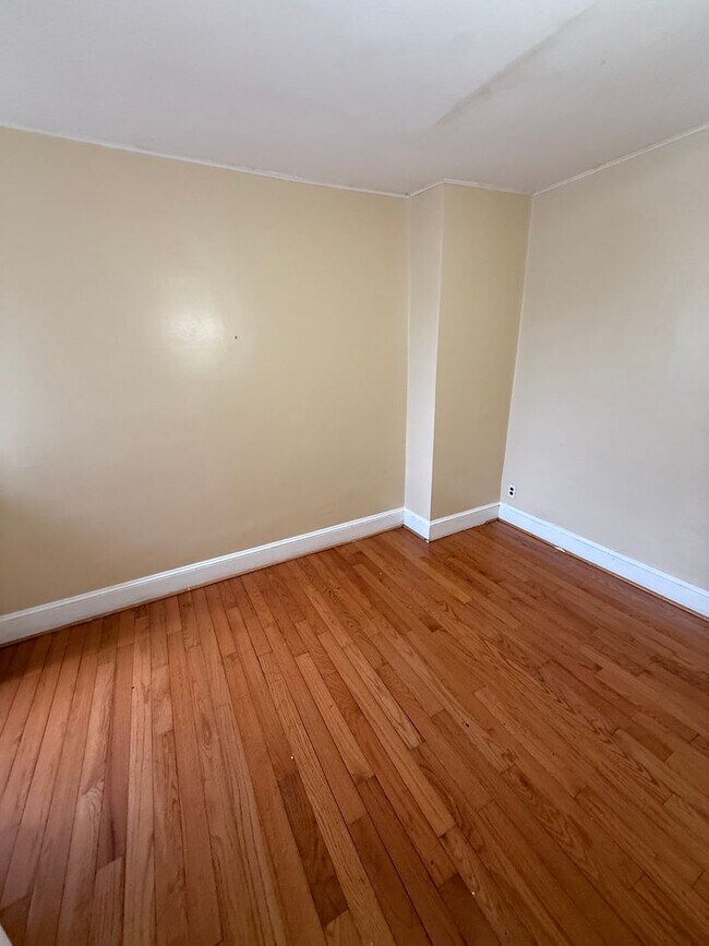 Building Photo - Super Convenient 3 bedroom in Olney