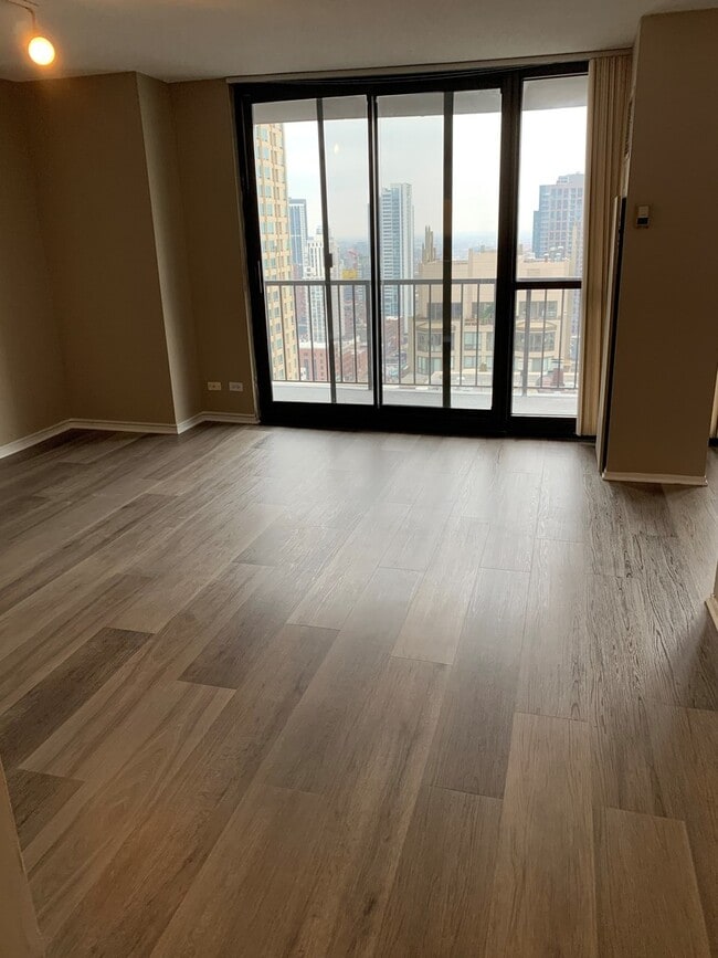 Building Photo - 10 E Ontario St