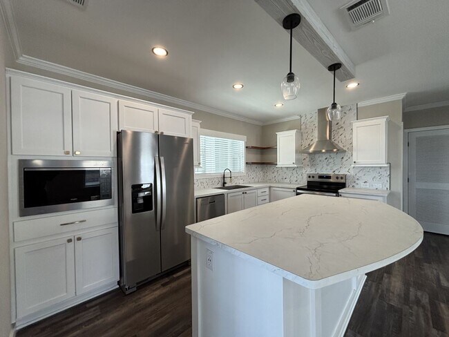 Building Photo - 6909 41st Ave N