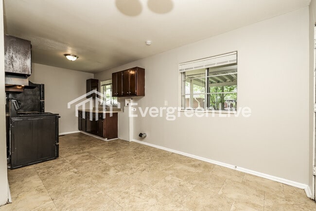Building Photo - 340 Madora Ave