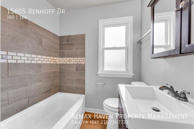 Building Photo - 15605 Benhoff Dr