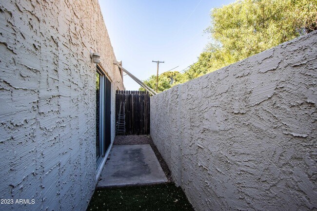 Building Photo - 6115 N 13th St