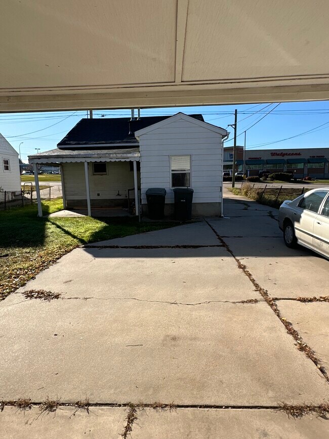 Building Photo - 264 36th St