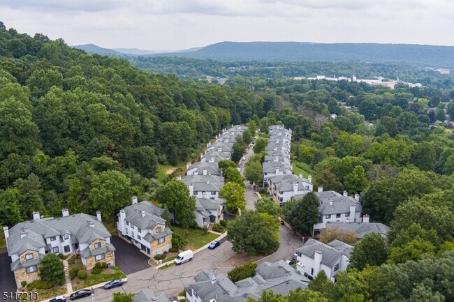 Building Photo - 70 Overlook Dr