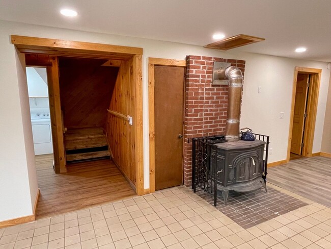 Building Photo - Charming 3BR House in Granville