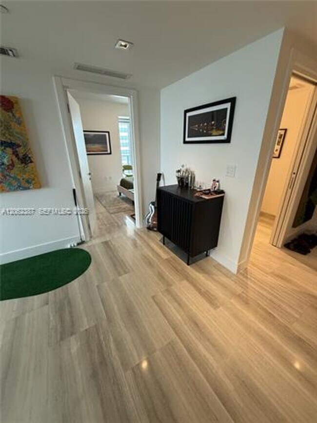Building Photo - 1451 Brickell Ave