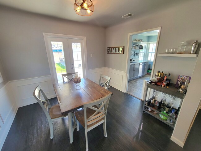 Building Photo - Great Single Family Home in West Long Beach