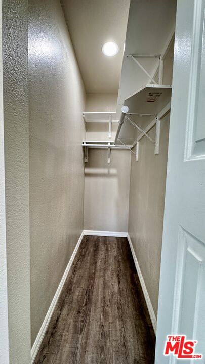 Building Photo - 6117 1/2 S Victoria Ave