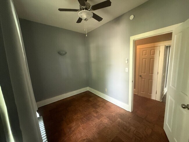 Building Photo - 2 bedroom available for a move right away!