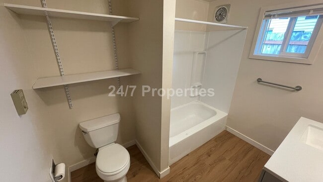 Building Photo - Beautiful 4 BD | 2 BA Corner Lot Home - Mi...