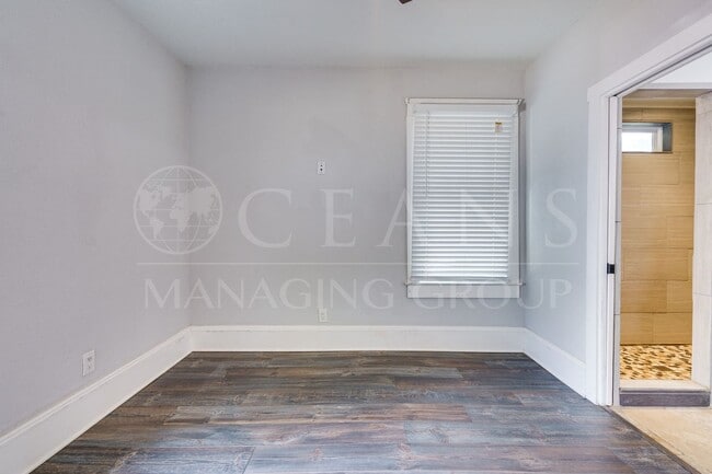 Building Photo - Charming 2 Bed, 2 Bath Home Near the World...