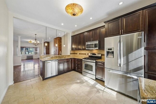 Building Photo - 364 New York Ave