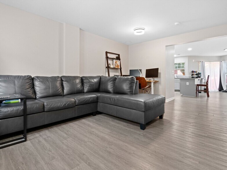 Building Photo - 45432 Oak Trail Square