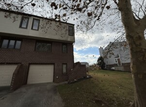 Building Photo - 110 Hamlet Dr