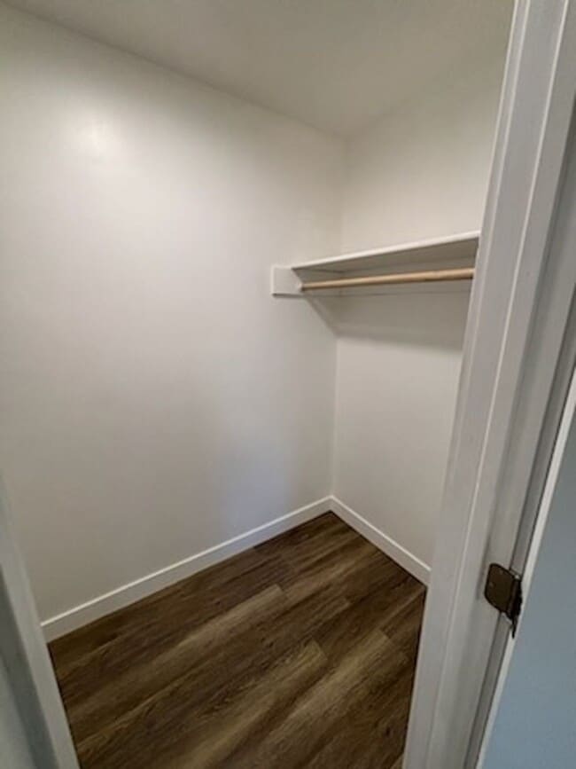 Building Photo - Unique duplex in post falls