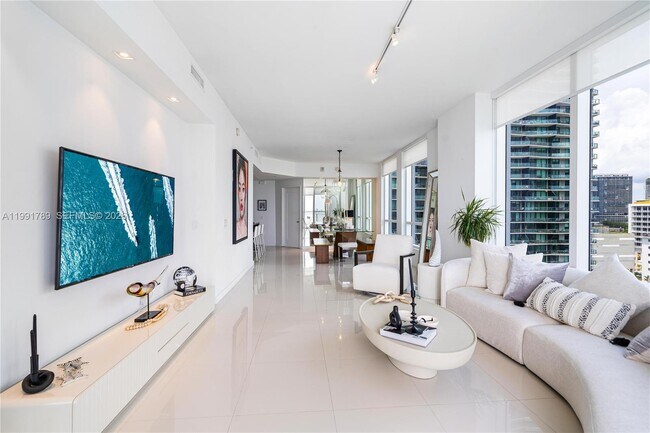 Building Photo - 601 NE 27th St