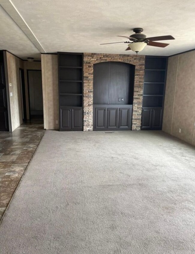 Building Photo - 2561 Meandering Way