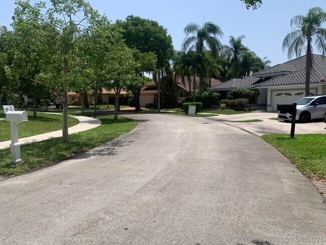 Building Photo - 11585 N Quayside Dr