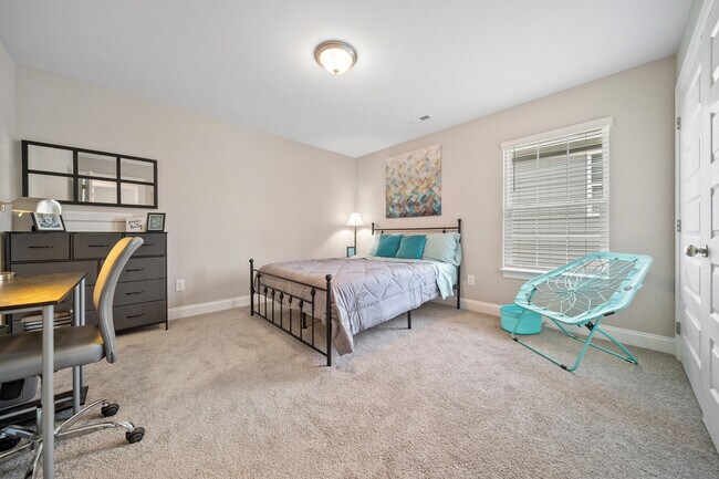 Building Photo - 1621 Spring Berry Ln
