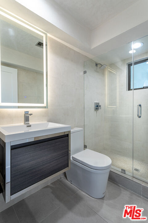 Building Photo - 8424 Grand View Dr