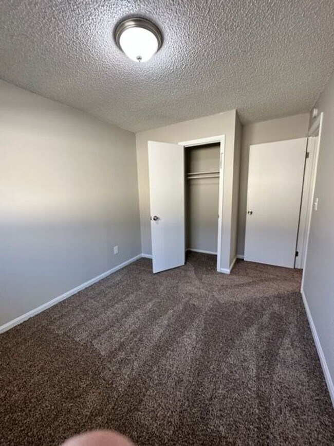 Building Photo - 340 Gahart Dr