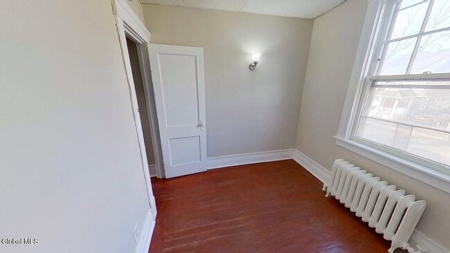 Building Photo - 566 Park Ave