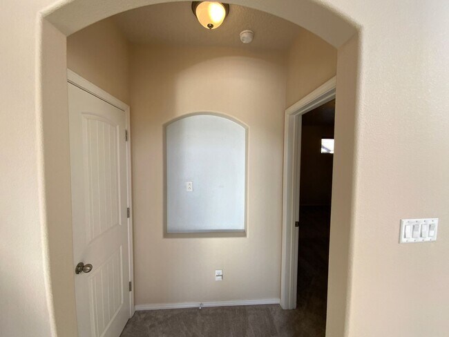 Building Photo - 4 Bedroom Home Available Near Golf Course ...